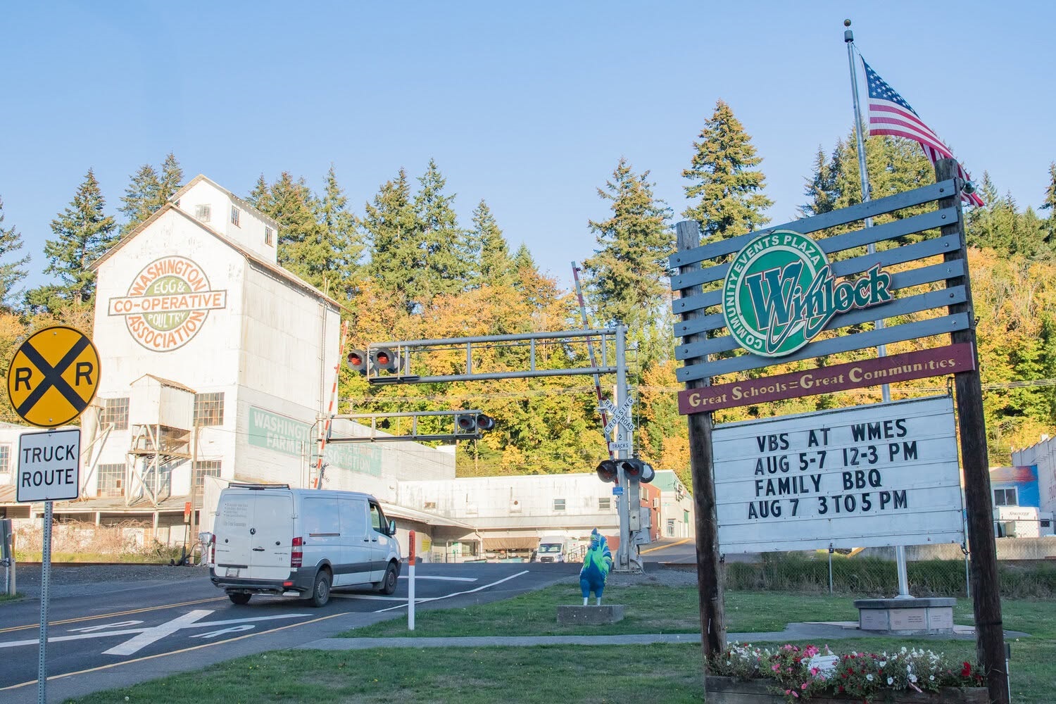 Winlock City on the verge of collapse — editorial illustration